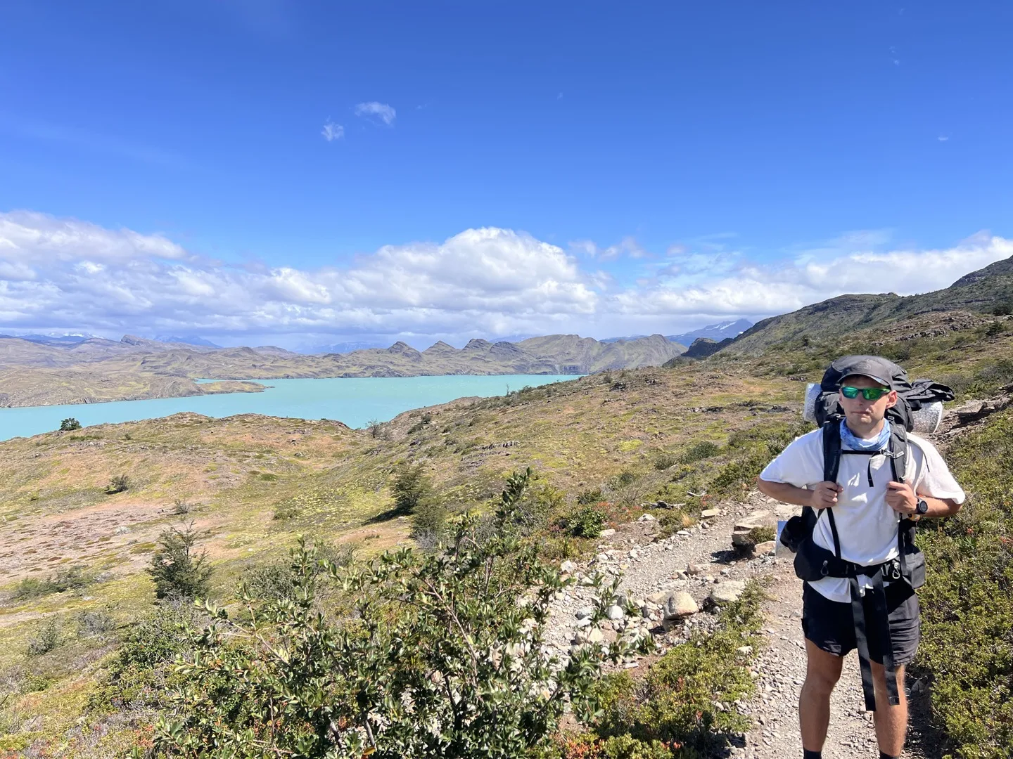 Hiker with a full pack on the trail above Lago Nordenskjöld on the way to Chileno