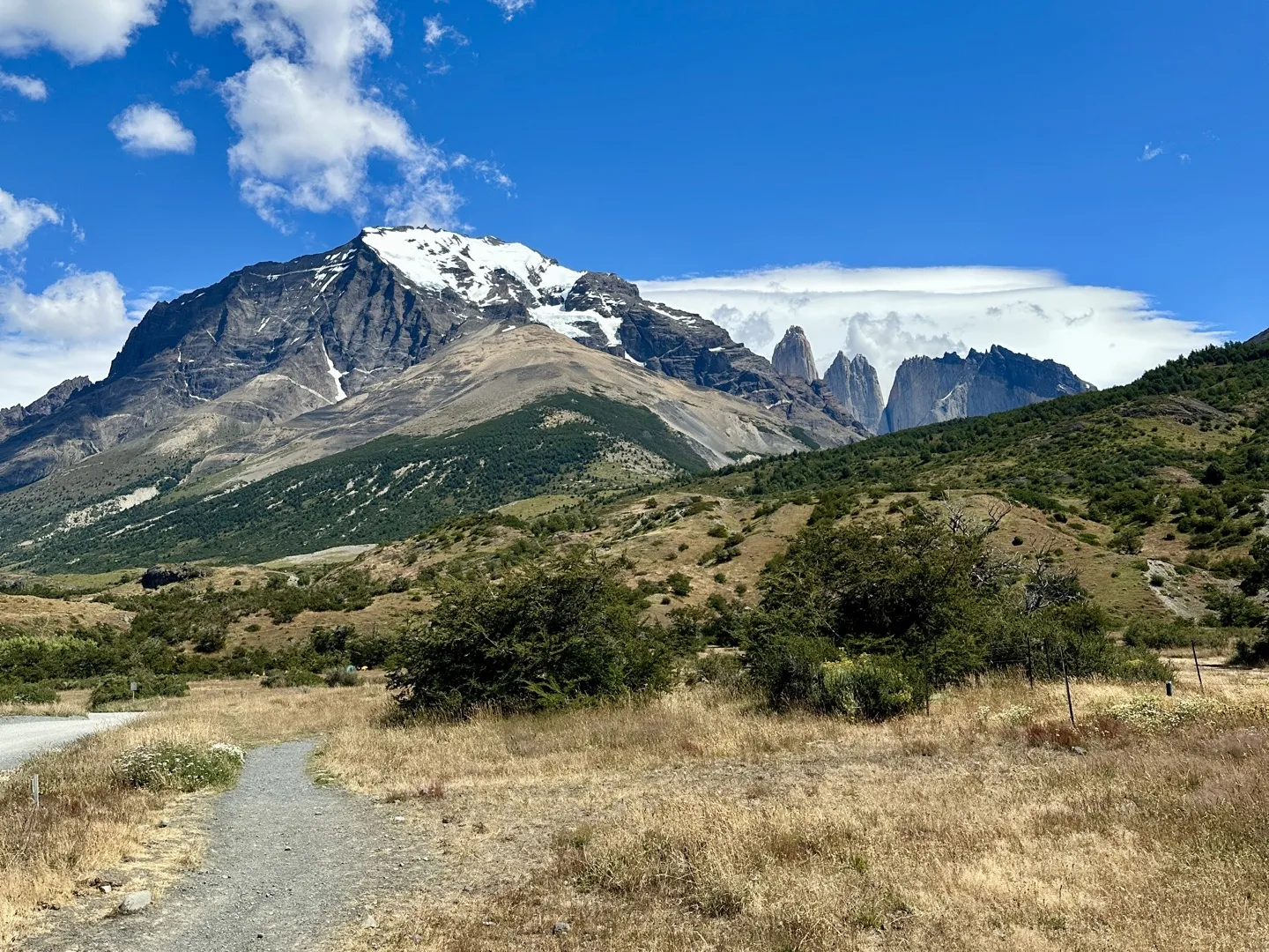 Gravel path near the Welcome Center with Monte Almirante Nieto and the towers behind