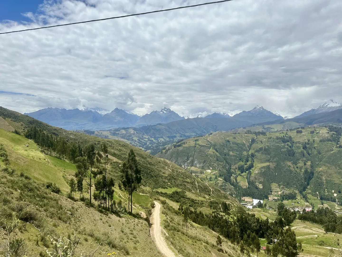 The dirt trail descending from Laguna Wilcacocha toward the valley, the Cordillera Blanca across it